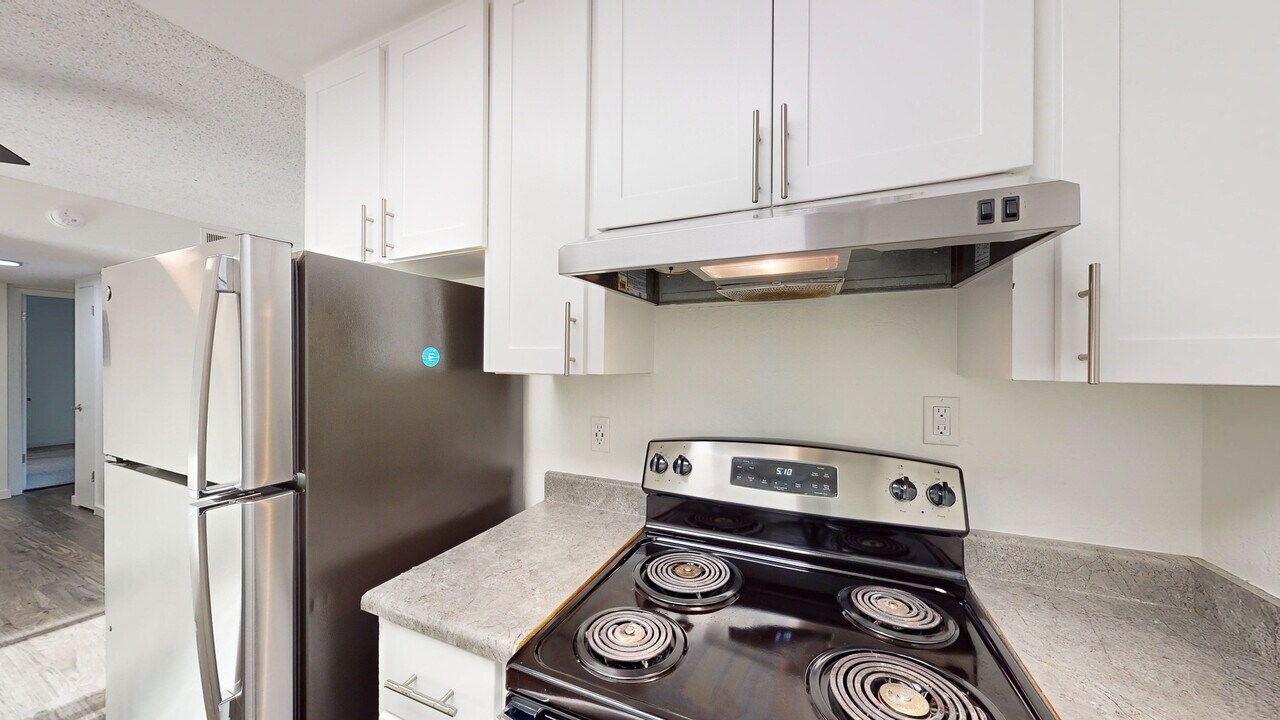 400 Alameda del Prado-Unit -400H in Novato, CA - Building Photo