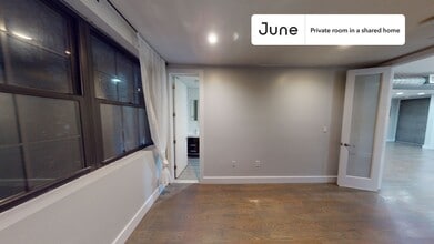 Private bedroom in 3 bed/3 bath Home in New York, NY - Building Photo - Building Photo