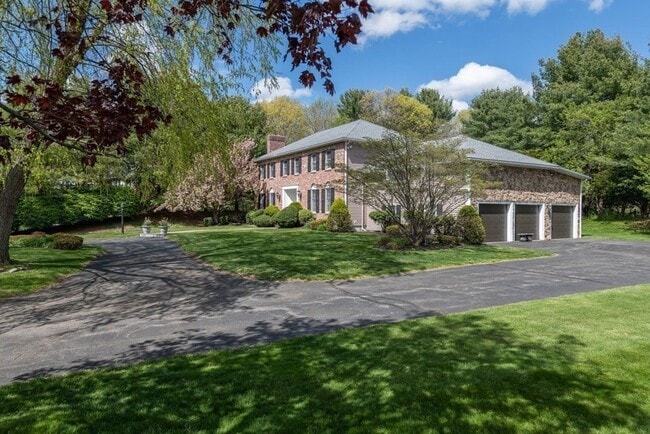 4 Elliston Rd in Weston, MA - Building Photo - Building Photo
