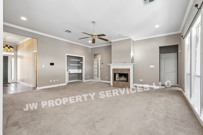 1208 Lake Frances Dr in Gretna, LA - Building Photo - Building Photo