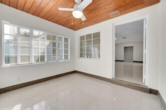 330-348 SW 48th Ave in Miami, FL - Building Photo - Building Photo