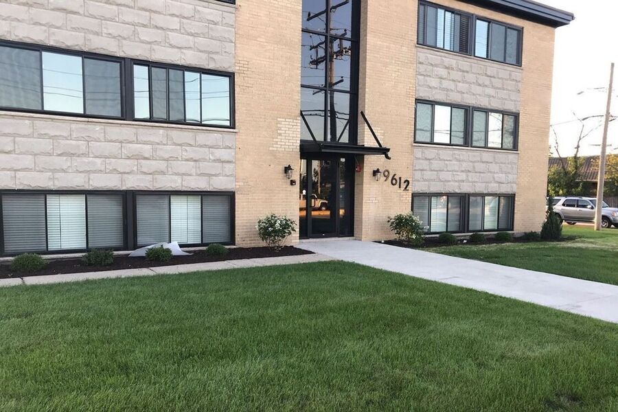 9612 N Greenwood Ave in Des Plaines, IL - Building Photo