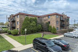 Cinnamon Cove Condominiums in Mount Prospect, IL - Building Photo - Primary Photo