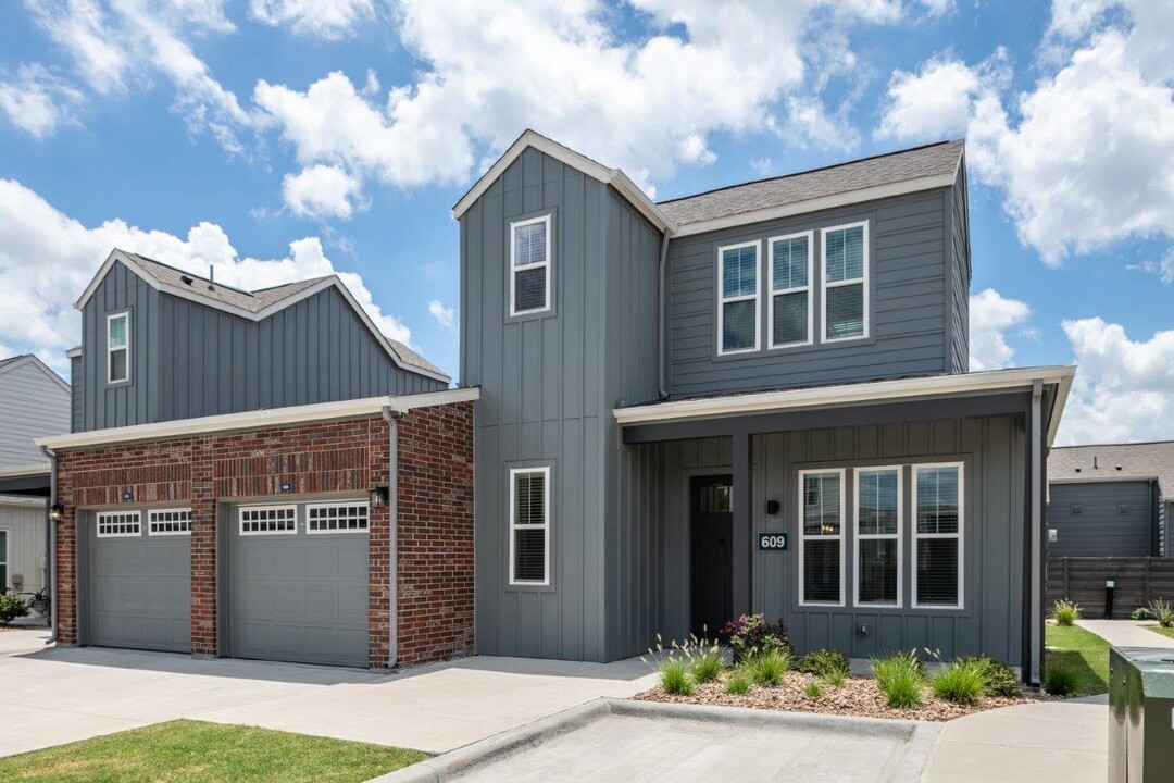 Elevate at Skyline Townhomes in McKinney, TX - Building Photo