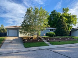 50 E Weaver Pl in Centennial, CO - Building Photo