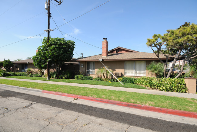 Len Mar Garden Apartments in Anaheim, CA - Building Photo - Building Photo