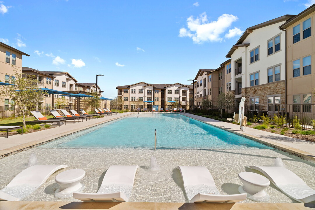Los Arcos at Vida in San Antonio, TX - Building Photo
