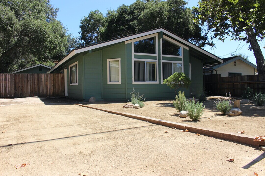 410 Burnham Rd in Oak View, CA - Building Photo