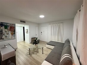 3522 NE 166th St in North Miami Beach, FL - Building Photo - Building Photo