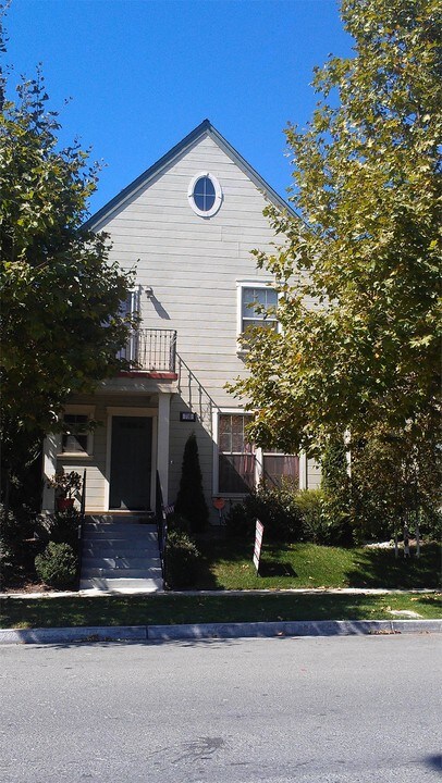 716 Tyler Ave in Greenfield, CA - Building Photo