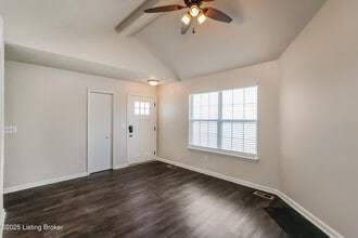 4121 Mimosa View Dr in Jeffersontown, KY - Building Photo - Building Photo