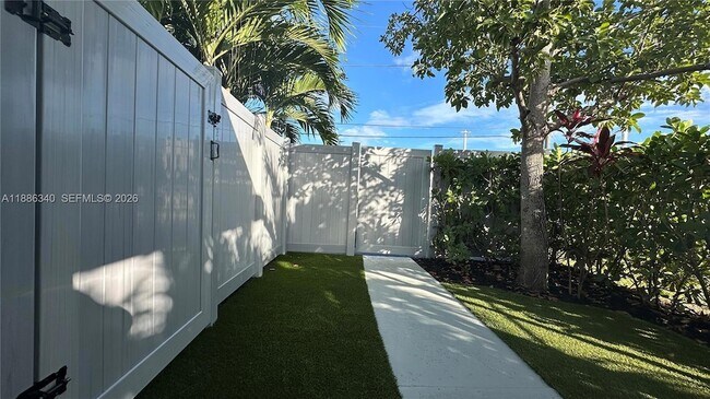 1109 NE 6th Ave, Unit 2 in Fort Lauderdale, FL - Foto de edificio - Building Photo