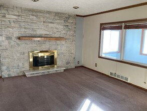 411 N Shady Bend Rd in Grand Island, NE - Building Photo - Building Photo