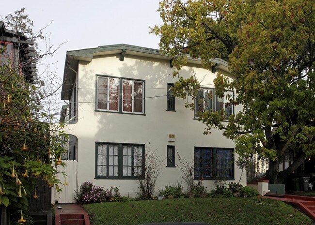 3287 Kempton Ave in Oakland, CA - Building Photo - Building Photo