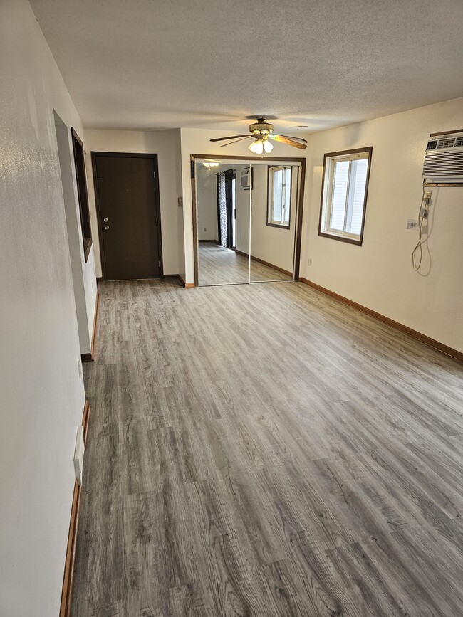 904 Wescott Sq, Unit 0000 in St. Paul, MN - Foto de edificio - Building Photo