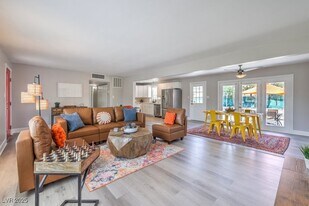 2400 Sherman Pl in Las Vegas, NV - Building Photo