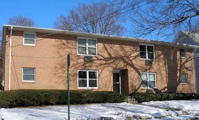 203-209 E Chamberlin St in Dixon, IL - Building Photo