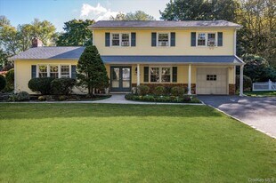 44 Frazer Dr in Greenlawn, NY - Building Photo