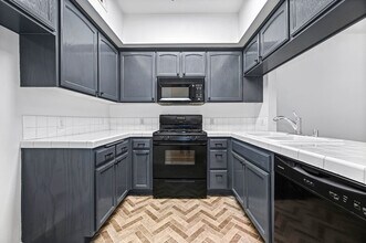 4620 Vista Del Monte Ave in Los Angeles, CA - Building Photo - Building Photo