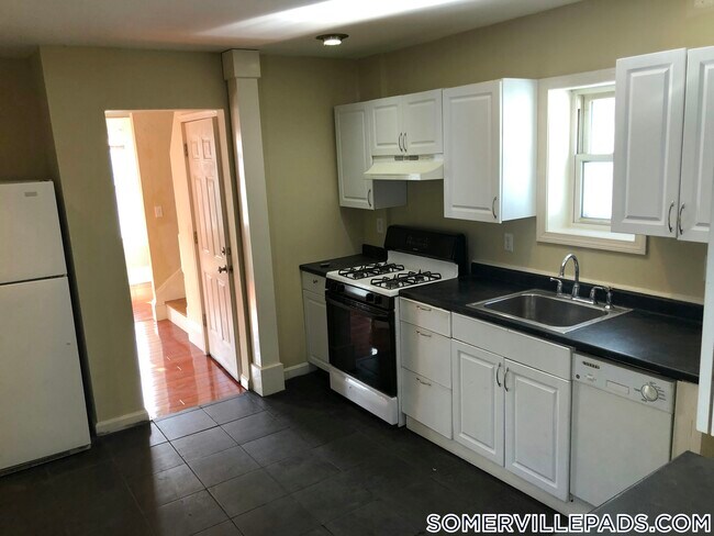 67 Flint St in Somerville, MA - Building Photo - Building Photo