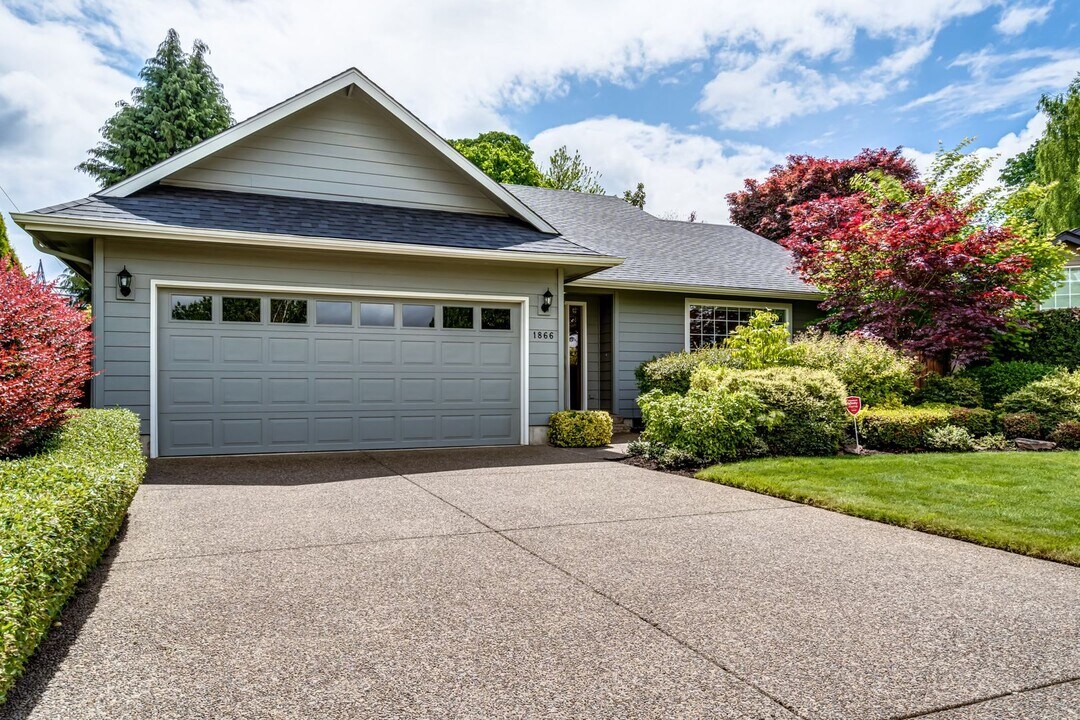 1866 Ridgley Blvd in Eugene, OR - Building Photo