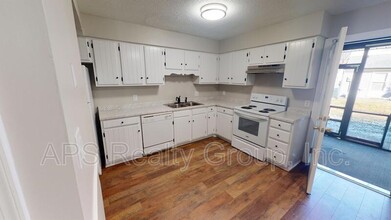 4010 S Bend Dr in Winston-Salem, NC - Building Photo - Building Photo