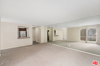 1010 Palm Ave in West Hollywood, CA - Foto de edificio - Building Photo