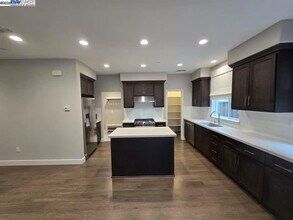 8553 Waveside Wy in Newark, CA - Building Photo - Building Photo