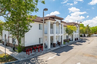 Palm West Apartments in Hialeah, FL - Building Photo - Building Photo