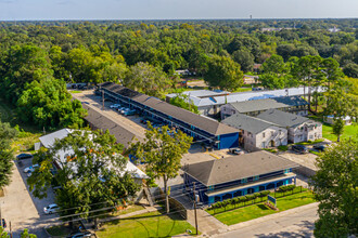 Signature One Apartments in Baton Rouge, LA - Building Photo - Building Photo