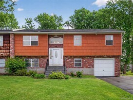 14 Michele Ct in Spring Valley, NY - Building Photo