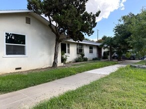 2040 V St in Merced, CA - Building Photo - Building Photo