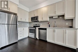 155 Caroline St S in Waterloo, ON - Building Photo - Building Photo