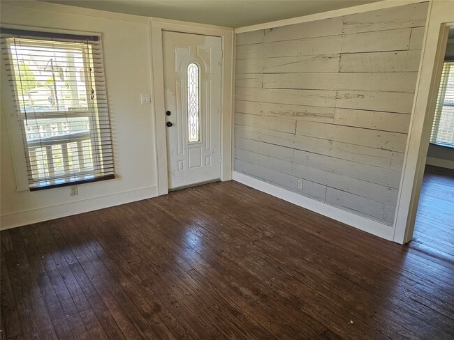 property at 5118 Pine Ave