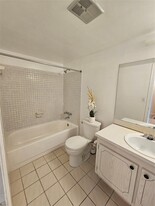 7569 W Sunrise Blvd, Unit 1 Apartamentos