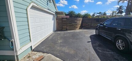 15030 SW 155th Ter, Unit 2 in Miami, FL - Building Photo - Building Photo