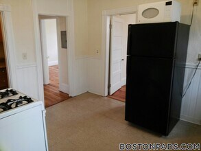 124 Berkshire St in Cambridge, MA - Building Photo - Building Photo