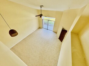 10626 Lake Shore Dr in Wellington, FL - Building Photo - Building Photo
