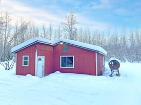 2239 Independence Cir E in North Pole, AK - Building Photo