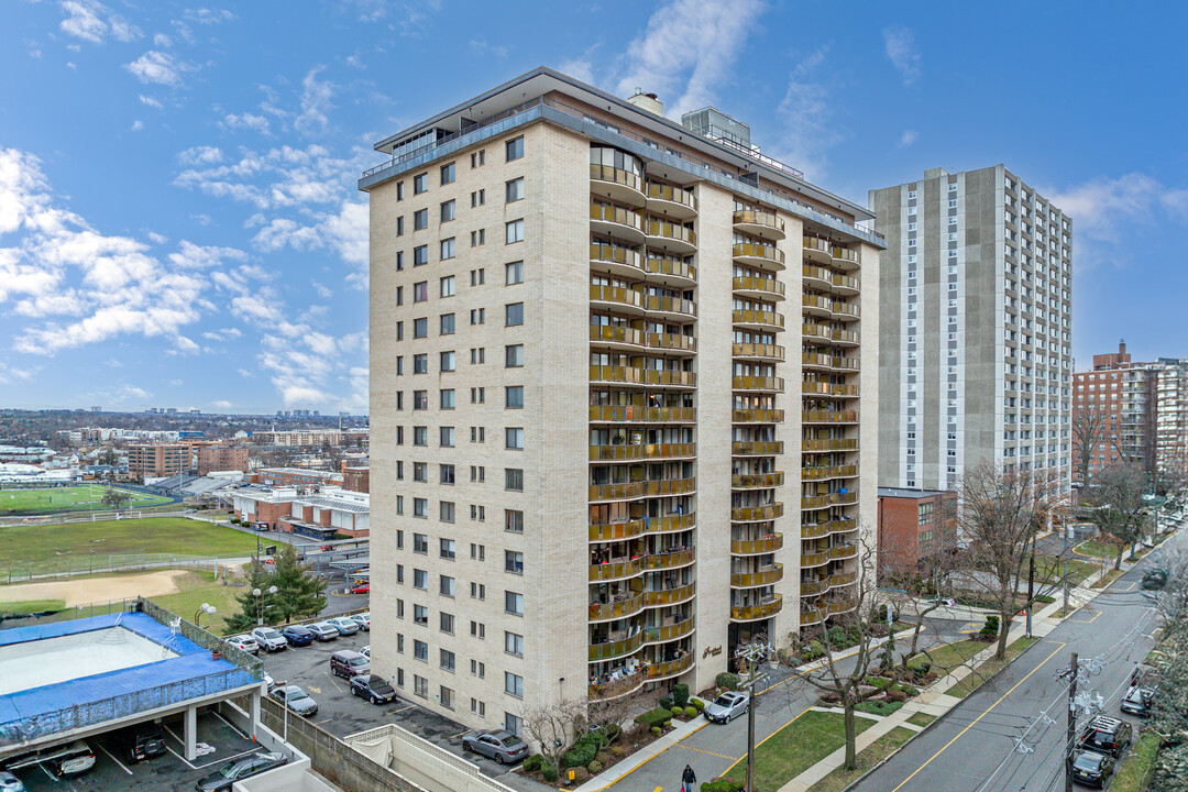 Stratford House in Hackensack, NJ - Building Photo