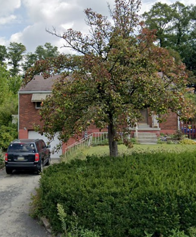 214 McMasters Ave