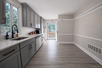 474 N Bedford Rd in Bedford Hills, NY - Building Photo - Building Photo