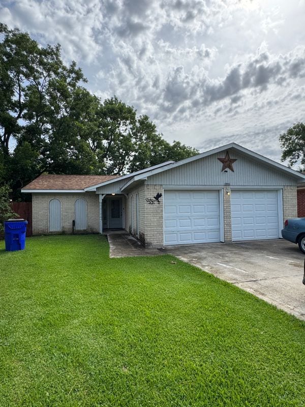 7240 Kings Dr in Baytown, TX - Building Photo - Building Photo