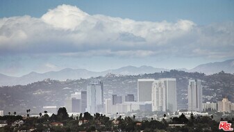 13650 Marina Pointe Dr in Marina Del Rey, CA - Building Photo