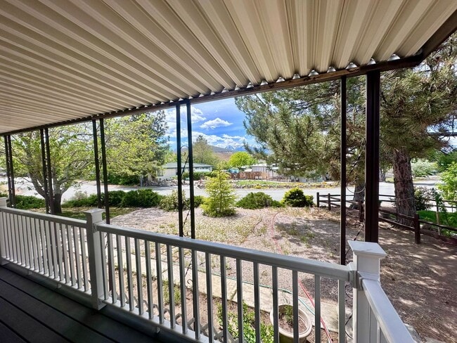 16300 Rhyolite Cir in Reno, NV - Building Photo - Building Photo