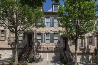 3043 Stone Gate Dr NE in Atlanta, GA - Building Photo - Building Photo