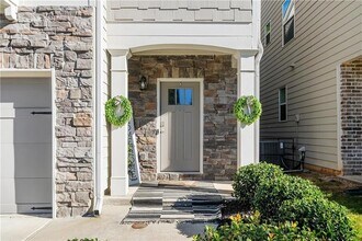 580 Morrow Ln in Atlanta, GA - Foto de edificio - Building Photo