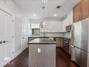 2401 Crawford St in Houston, TX - Foto de edificio - Building Photo