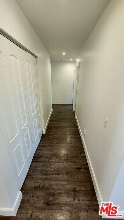 17629 Burbank Blvd in Los Angeles, CA - Building Photo