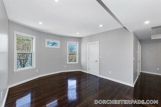 19 Chase St in Boston, MA - Foto de edificio - Building Photo